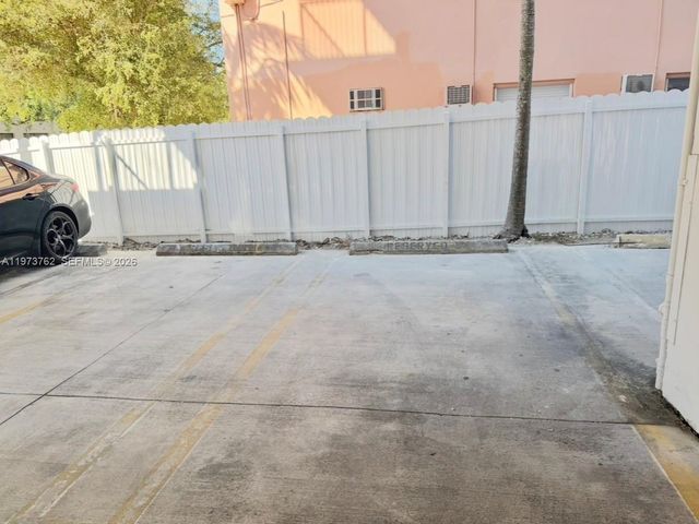 637 SW 3rd St 304, Miami, FL 33130