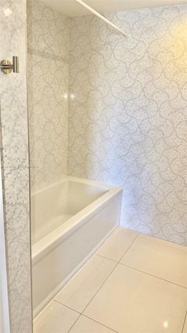 637 SW 3rd St 304, Miami, FL 33130