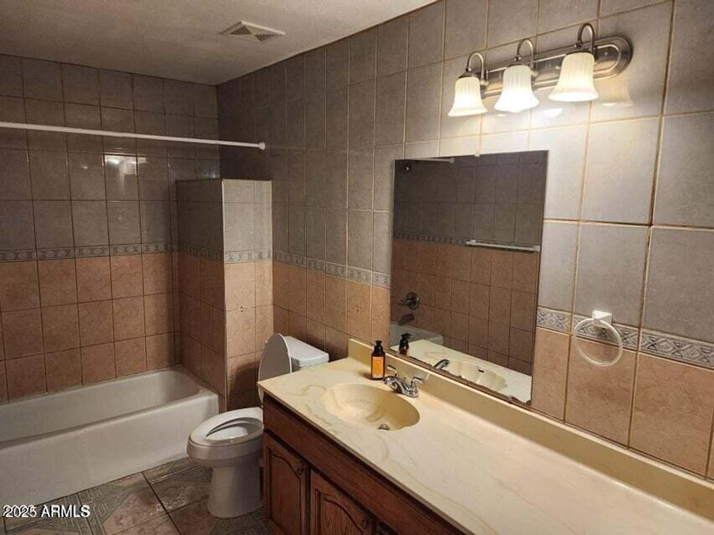 Image 14 of property listing at 802 N ALZORA Way, Tolleson, AZ 85353
