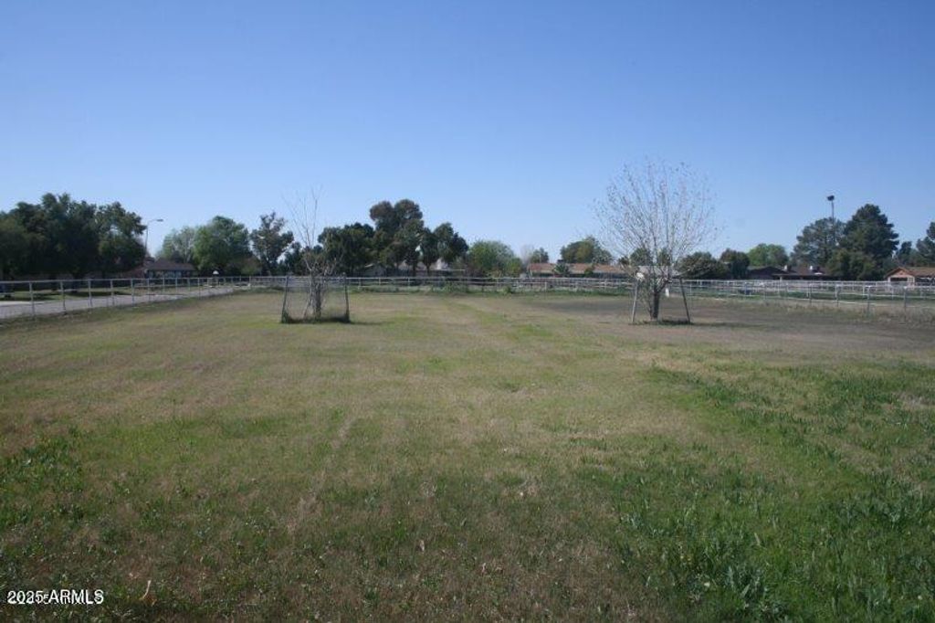 Image 6 of property listing at 802 N ALZORA Way, Tolleson, AZ 85353