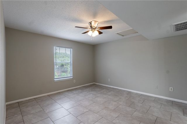 2000 Kazmeier 7, Bryan, TX 77802