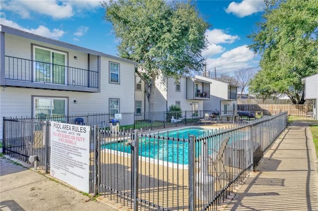 2000 Kazmeier 7, Bryan, TX 77802