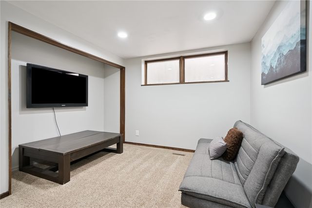 1980 Valley View Drive NE, North Liberty, IA 52317