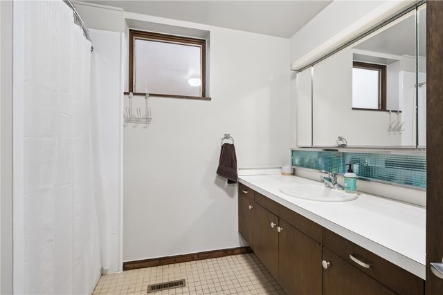 1980 Valley View Drive NE, North Liberty, IA 52317