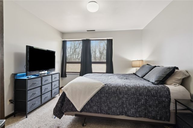 1980 Valley View Drive NE, North Liberty, IA 52317