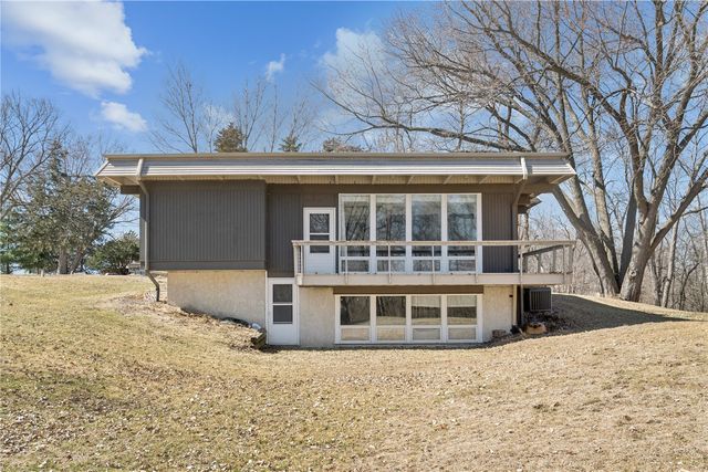 1980 Valley View Drive NE, North Liberty, IA 52317