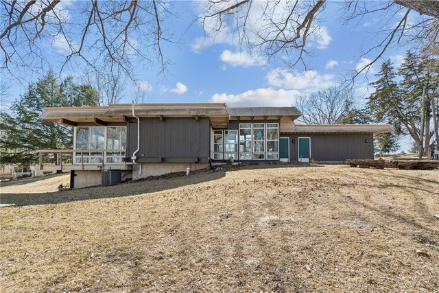 1980 Valley View Drive NE, North Liberty, IA 52317