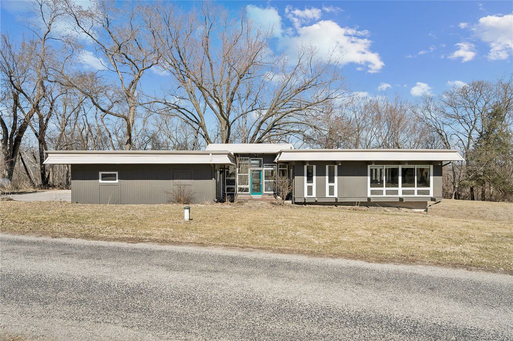 1980 Valley View Drive NE, North Liberty, IA 52317