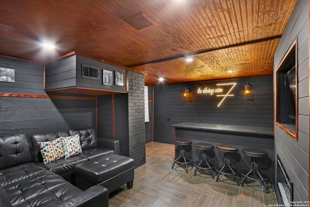 223 E Craig Pl, San Antonio, TX 78212