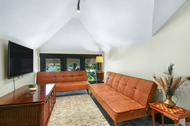 223 E Craig Pl, San Antonio, TX 78212