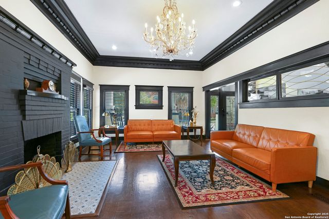 223 E Craig Pl, San Antonio, TX 78212