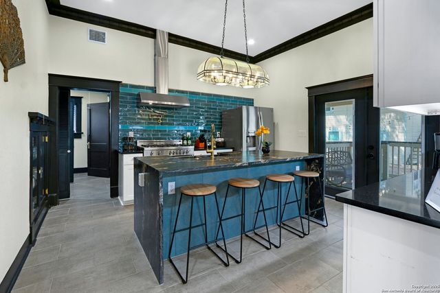 223 E Craig Pl, San Antonio, TX 78212