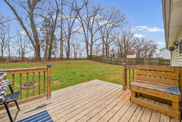 121 Oak Tree Dr, Oak Grove, KY 42262