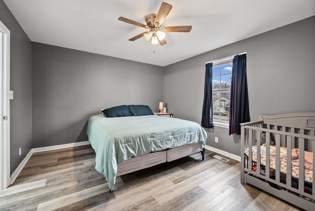 121 Oak Tree Dr, Oak Grove, KY 42262