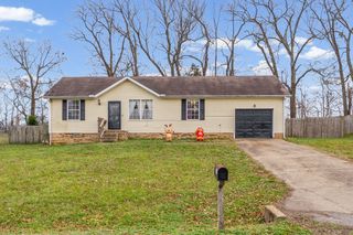 121 Oak Tree Dr, Oak Grove, KY 42262