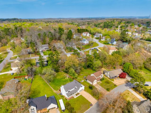 2105 Port Royal Drive, Soddy Daisy, TN 37379