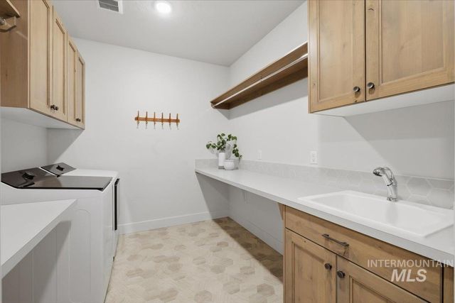 5773 W Trigo Dr, Eagle, ID 83616