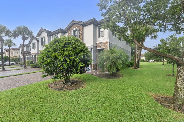 5295 Santa Maria Avenue, Boynton Beach, FL 33436
