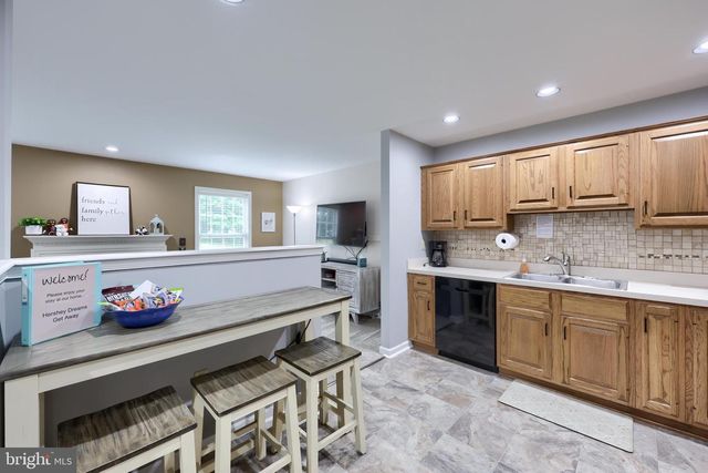 512 NORTHSTAR DR, Harrisburg, PA 17112