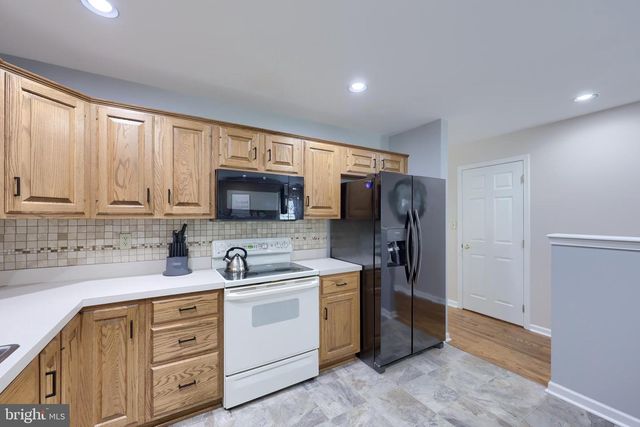 512 NORTHSTAR DR, Harrisburg, PA 17112