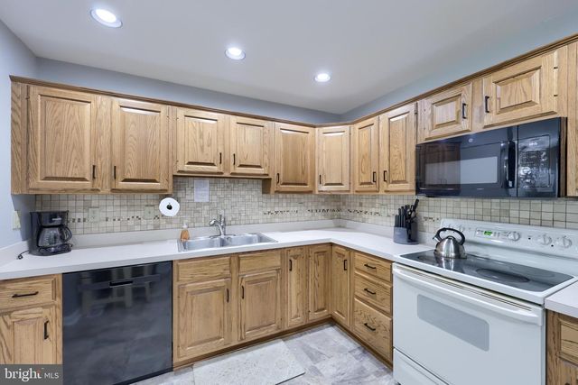 512 NORTHSTAR DR, Harrisburg, PA 17112