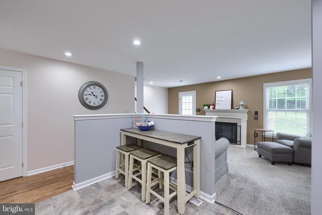 512 NORTHSTAR DR, Harrisburg, PA 17112