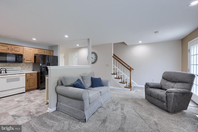 512 NORTHSTAR DR, Harrisburg, PA 17112