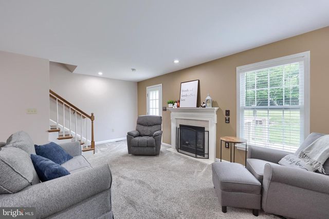 512 NORTHSTAR DR, Harrisburg, PA 17112