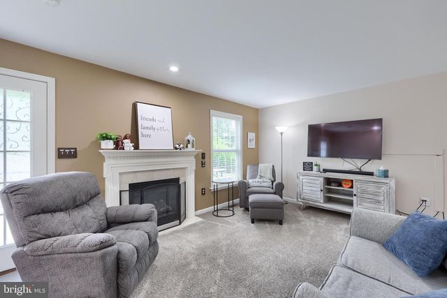 512 NORTHSTAR DR, Harrisburg, PA 17112