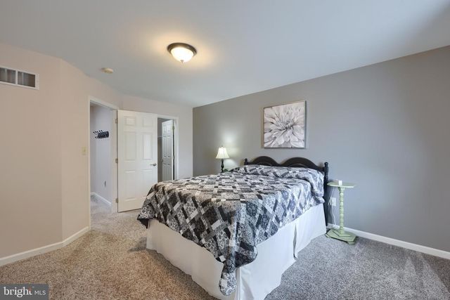 512 NORTHSTAR DR, Harrisburg, PA 17112