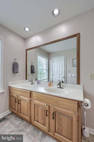 512 NORTHSTAR DR, Harrisburg, PA 17112