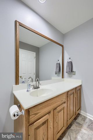 512 NORTHSTAR DR, Harrisburg, PA 17112