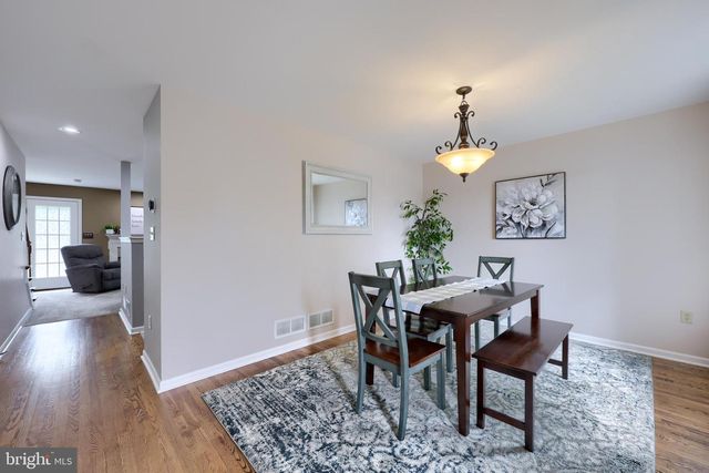 512 NORTHSTAR DR, Harrisburg, PA 17112
