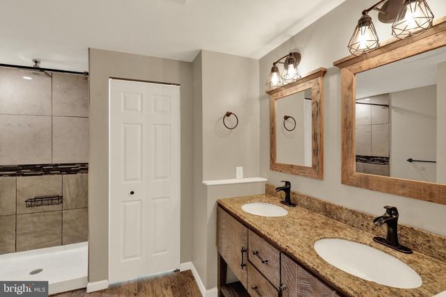 2 ROLLINGVIEW LN, Denver, PA 17517