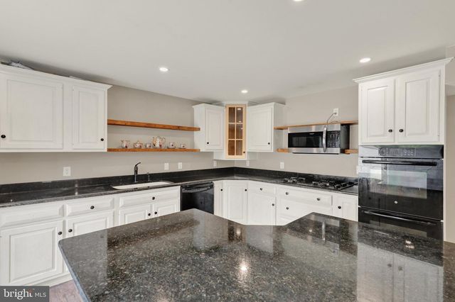 2 ROLLINGVIEW LN, Denver, PA 17517