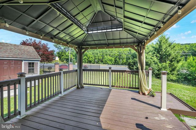 2 ROLLINGVIEW LN, Denver, PA 17517