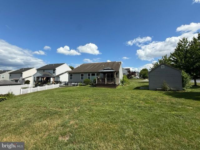 2 ROLLINGVIEW LN, Denver, PA 17517