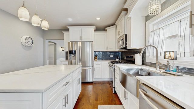 3742 Wisconsin Avenue, Berwyn, IL 60402