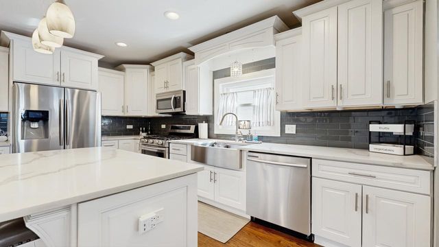 3742 Wisconsin Avenue, Berwyn, IL 60402