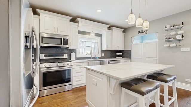 3742 Wisconsin Avenue, Berwyn, IL 60402