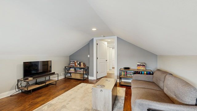 3742 Wisconsin Avenue, Berwyn, IL 60402