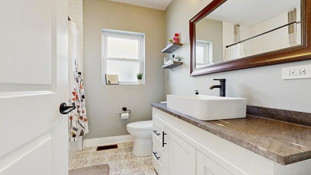 3742 Wisconsin Avenue, Berwyn, IL 60402