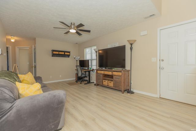 5863 River Walk Circle, Newburgh, IN 47630