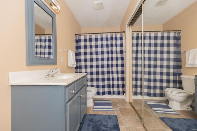 5863 River Walk Circle, Newburgh, IN 47630