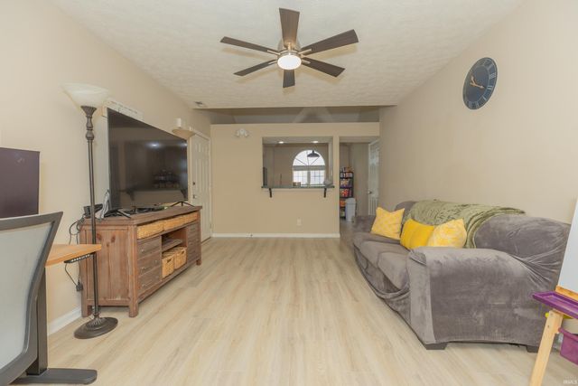 5863 River Walk Circle, Newburgh, IN 47630