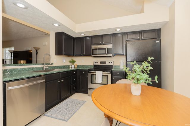 5863 River Walk Circle, Newburgh, IN 47630