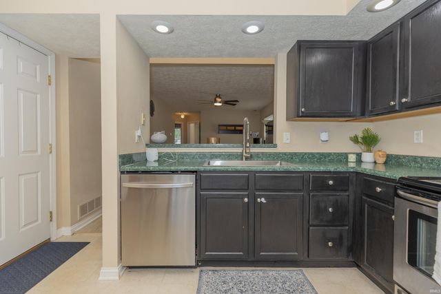5863 River Walk Circle, Newburgh, IN 47630