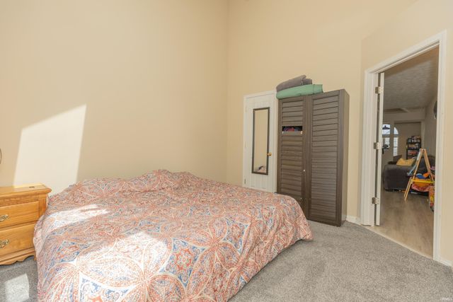 5863 River Walk Circle, Newburgh, IN 47630