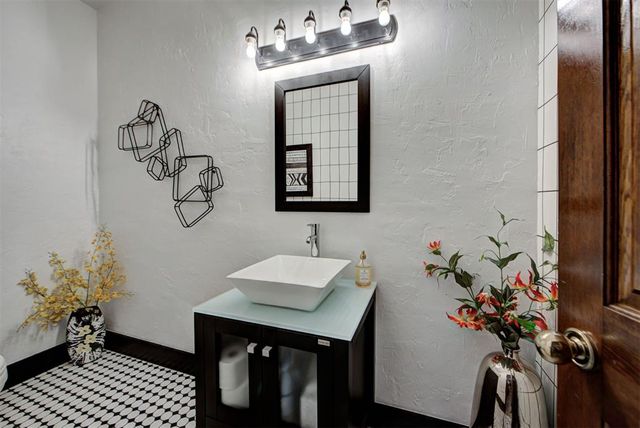 11300 N Pennsylvania Avenue 103, Oklahoma City, OK 73120