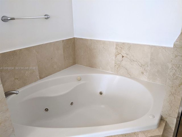 7910 Harbor Island Dr 504, North Bay Village, FL 33141